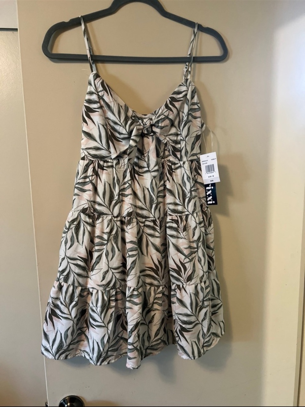 Trixxi dress floral print size Medium bnwts retails $59